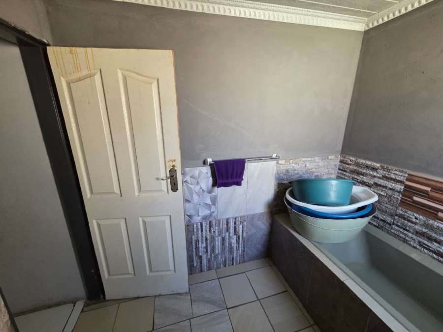 5 Bedroom Property for Sale in Rocklands Free State